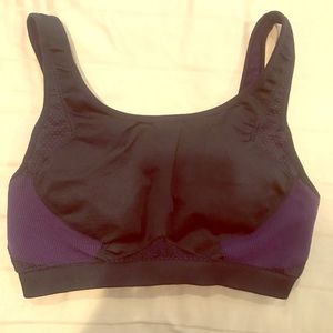 Sports bra with padding